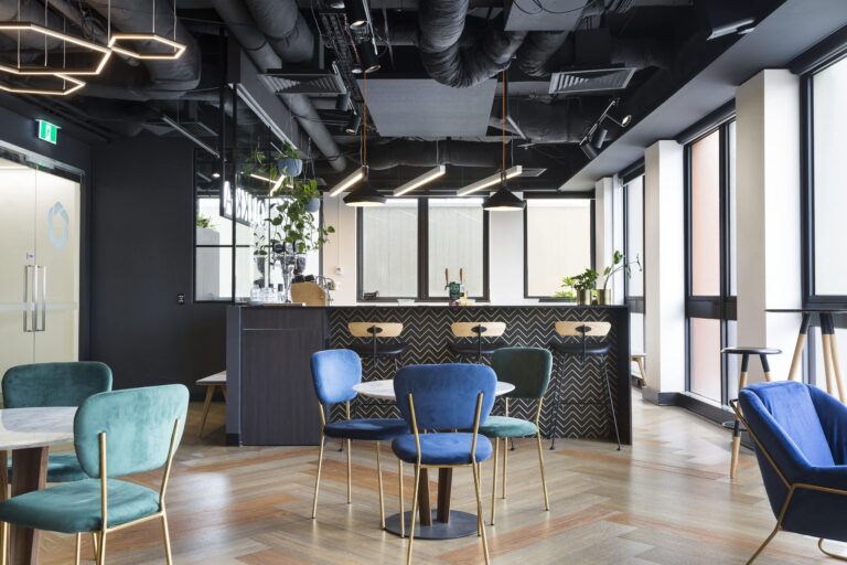 OFFICE MAKEOVER 101: ESSENTIAL TIPS FOR CHOOSING YOUR REFIT PARTNER